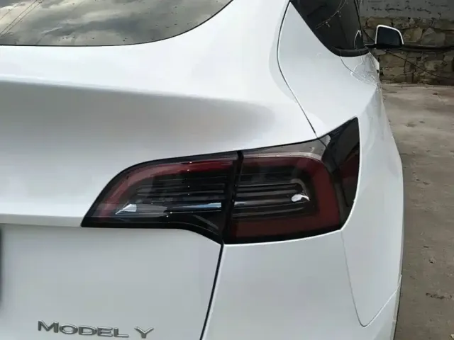 Tesla Model Y — Фото автомобиля 7