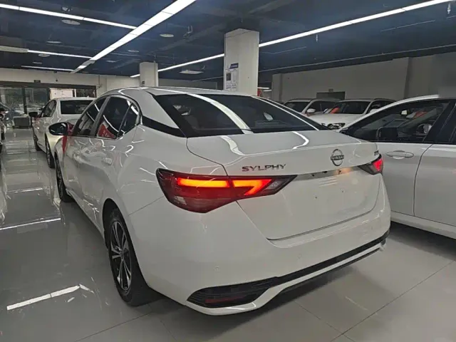 Nissan Sylphy — Фото автомобиля 4