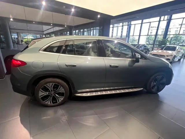 Mercedes-Benz EQE SUV — Фото автомобиля 7