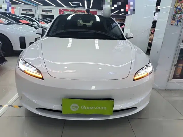 Tesla Model 3 — Фото автомобиля 2