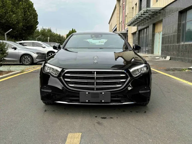 Mercedes-Benz E-Class — Фото автомобиля 2