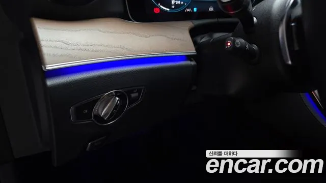 Mercedes-Benz E-Class — Фото автомобиля 19