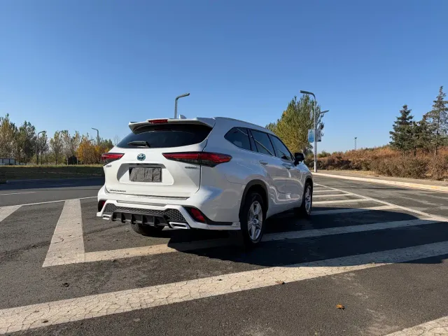 Toyota Highlander — Фото автомобиля 6