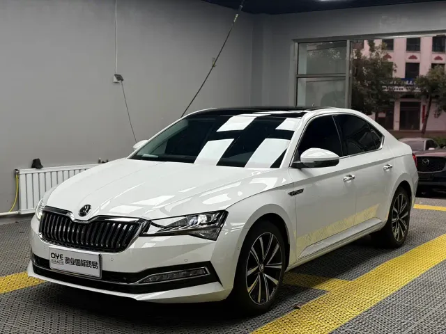 Фотография автомобиля — Skoda Superb