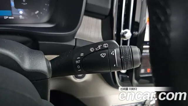 Вольво XC40 — Фото автомобиля 21