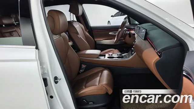 Genesis GV70 — Фото автомобиля 16