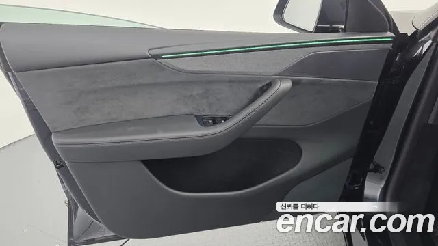 Tesla Model Y — Фото автомобиля 13