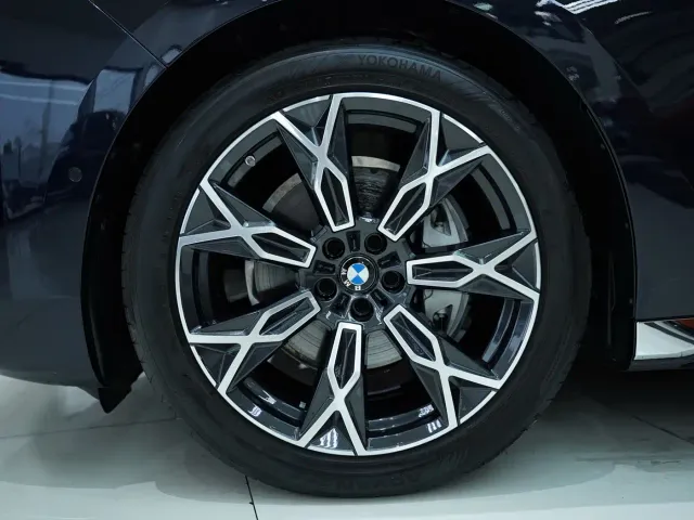 BMW 7 Series — Фото автомобиля 13