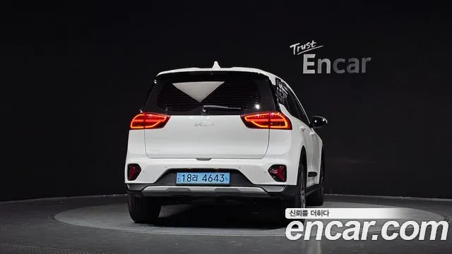 Kia Niro — Фото автомобиля 4