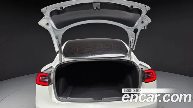 Tesla Model 3 — Фото автомобиля 19