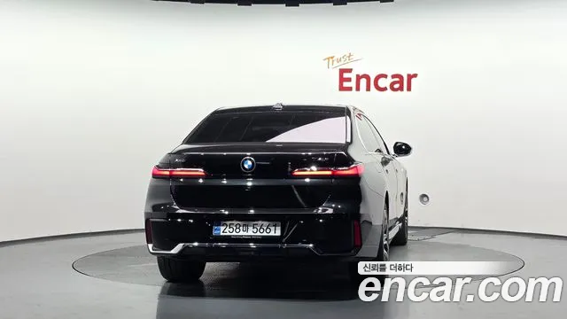 BMW 7-Series — Фото автомобиля 4