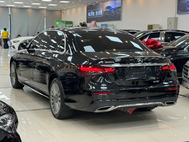 Mercedes-Benz E-Class — Фото автомобиля 19