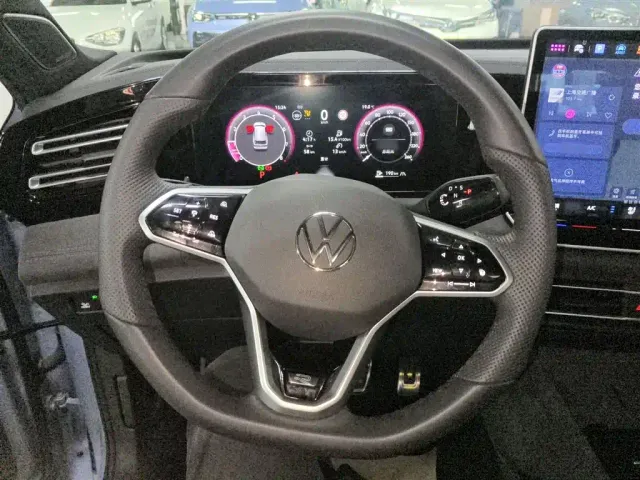 Volkswagen Tiguan L — Фото автомобиля 10