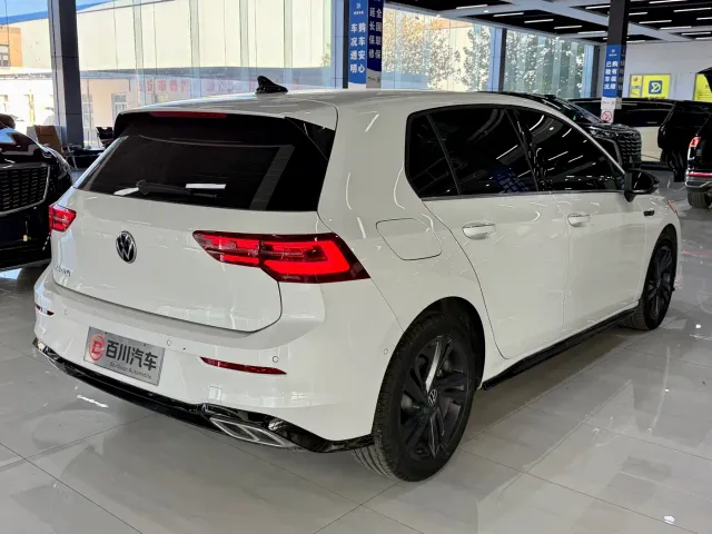 Volkswagen Golf — Фото автомобиля 12