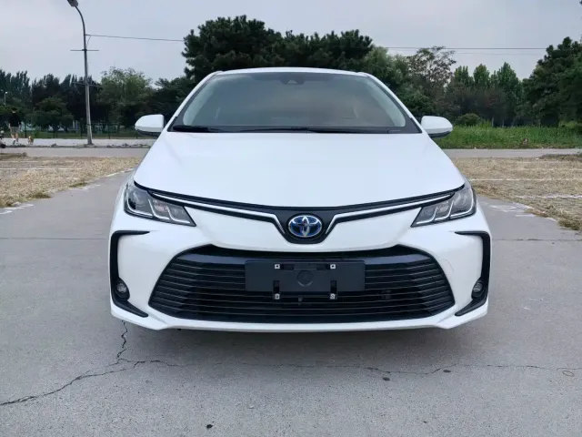 Toyota Corolla 2022 Hybrid 1.8L E-CVT Pioneer Edition — Фото автомобиля 2