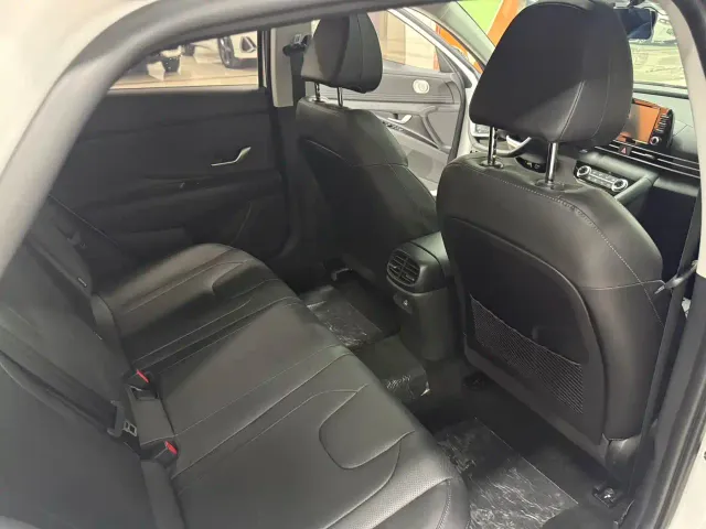 Hyundai Elantra — Фото автомобиля 16