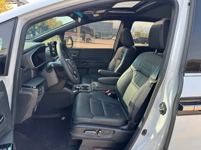 Honda Elysion — Фото автомобиля 9