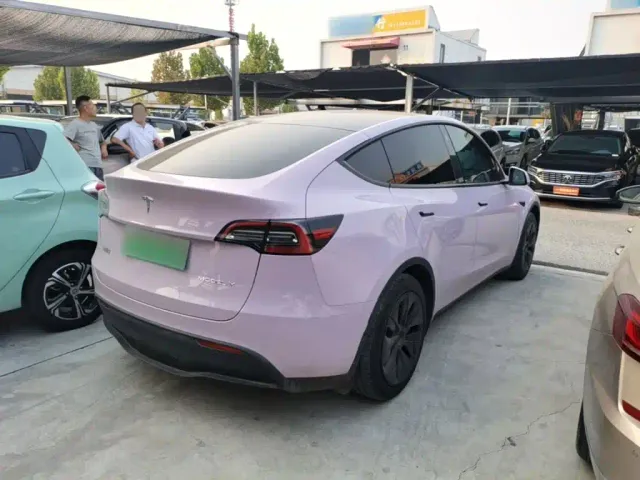 Tesla Model Y — Фото автомобиля 6