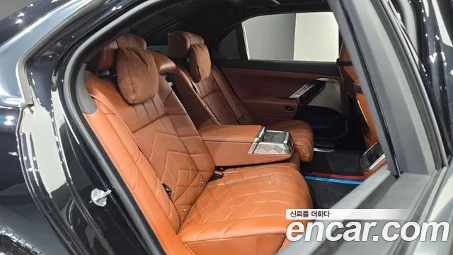 BMW 7-Series 7 серия (G70) 740i xDrive M Sport — Фото автомобиля 11