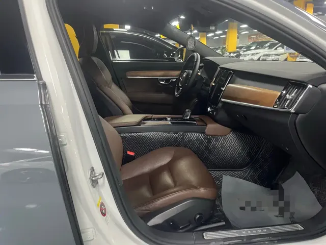 Volvo S90 — Фото автомобиля 4