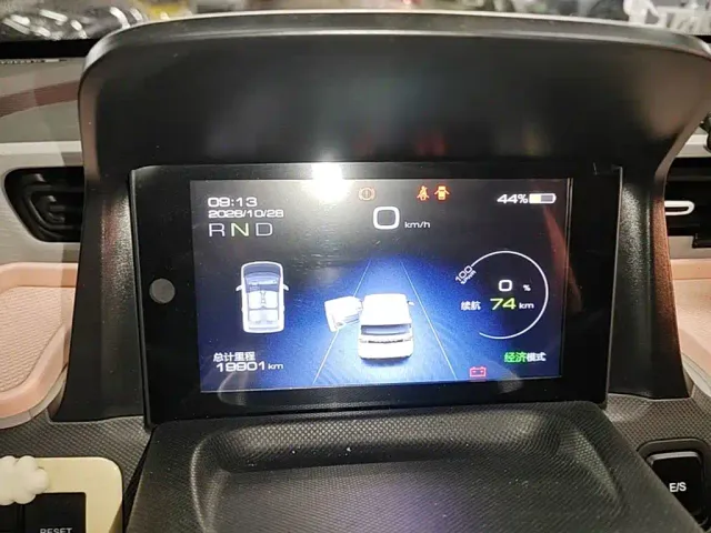 Wuling Hongguang Mini EV — Фото автомобиля 11
