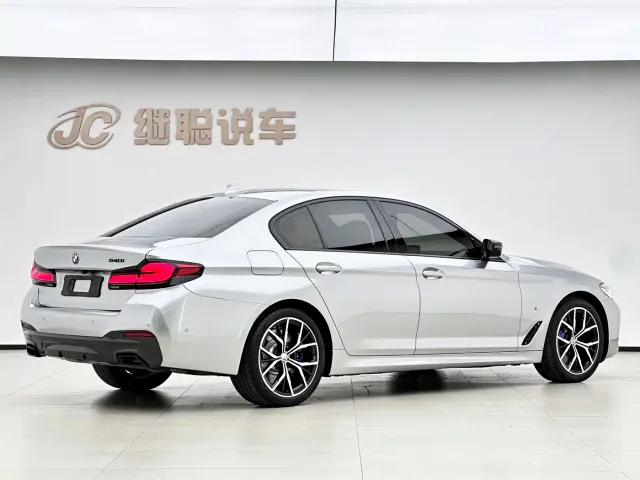 BMW 5 Series — Фото автомобиля 16