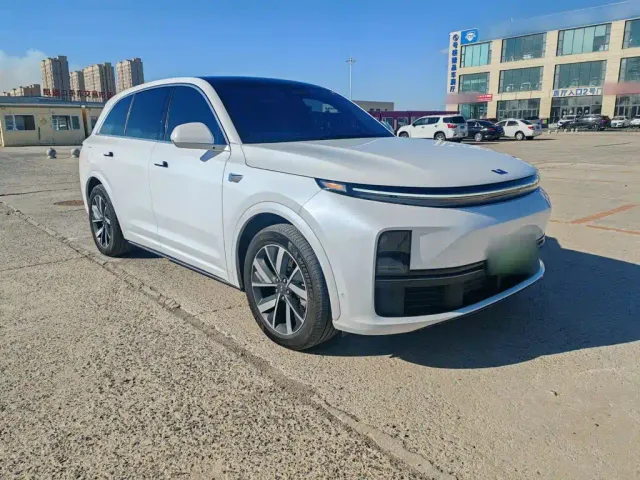 Li Auto L7 — Фото автомобиля 21