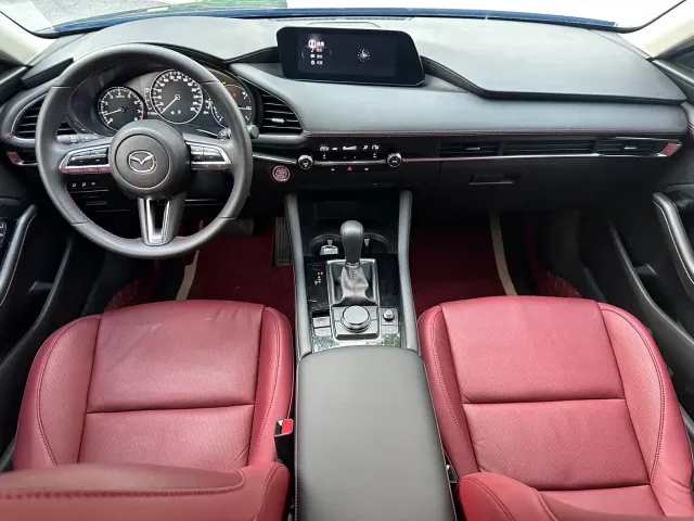 Mazda Axela — Фото автомобиля 8
