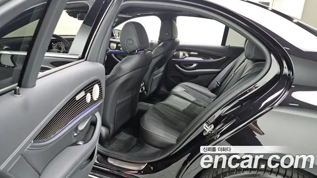 Mercedes-Benz E-Class — Фото автомобиля 17
