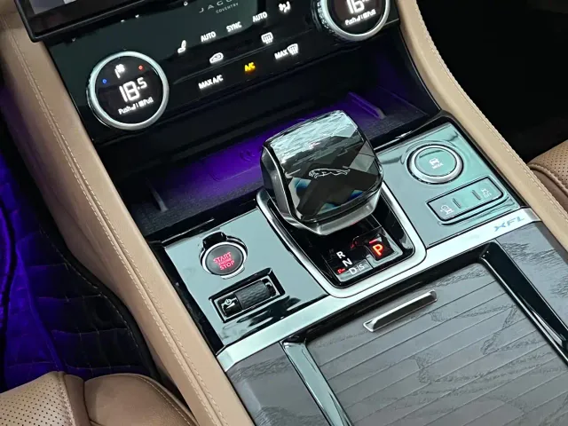Jaguar XFL — Фото автомобиля 16