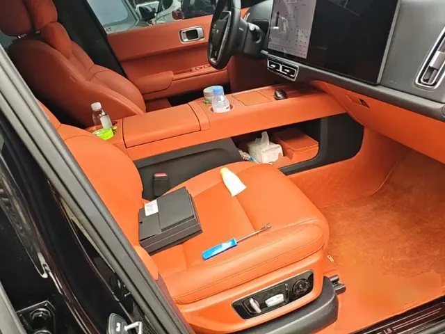 Li Auto L8 — Фото автомобиля 24