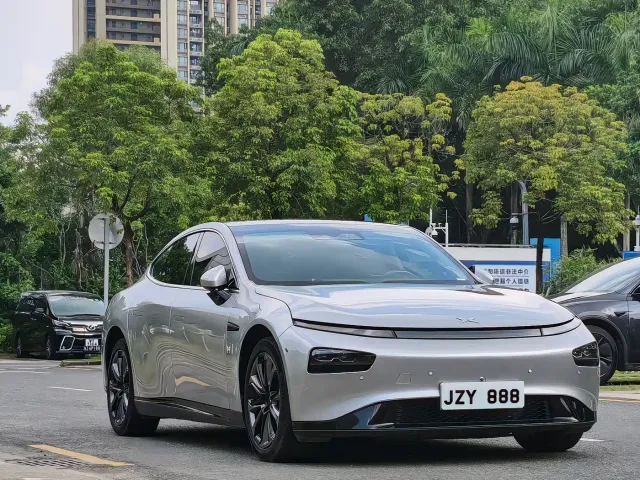 Xpeng P7 — Фото автомобиля 3