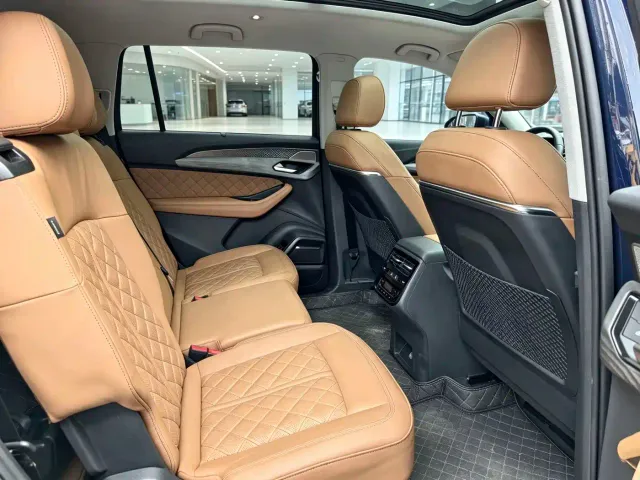 Audi Q6 — Фото автомобиля 14