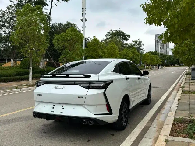 Dongfeng Yixuan — Фото автомобиля 8