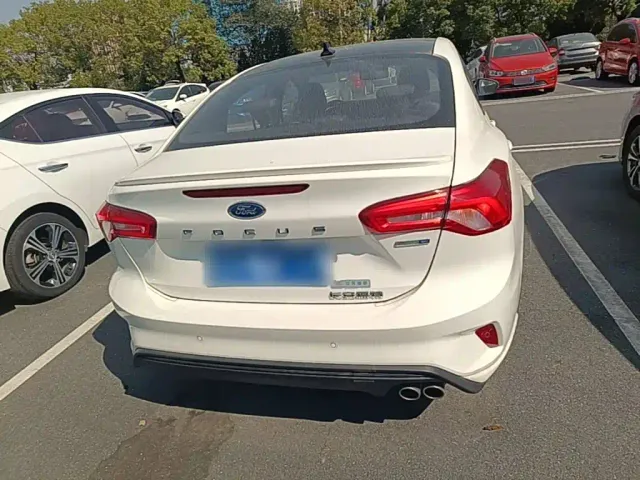 Ford Focus — Фото автомобиля 5