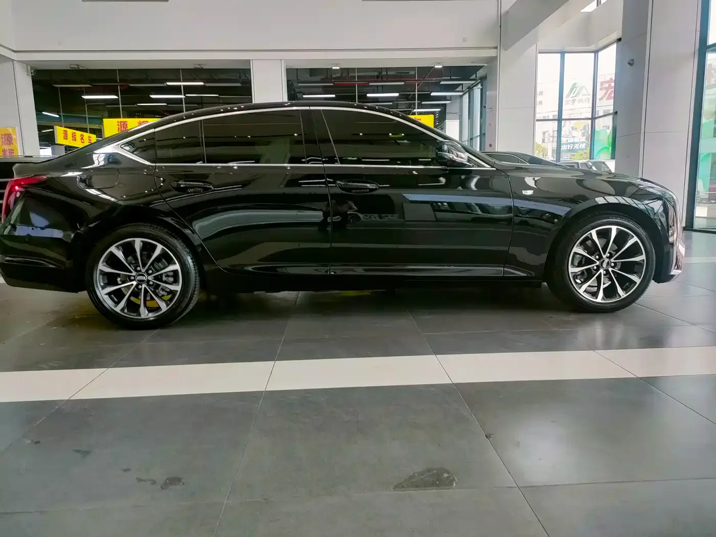 Cadillac Cadillac CT5 2025 Model 28T Urban Sport Edition — Фото автомобиля 10