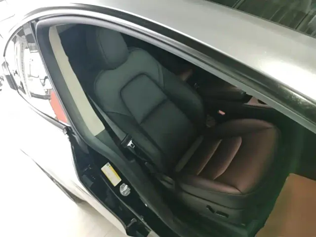 Tesla Model Y — Фото автомобиля 24