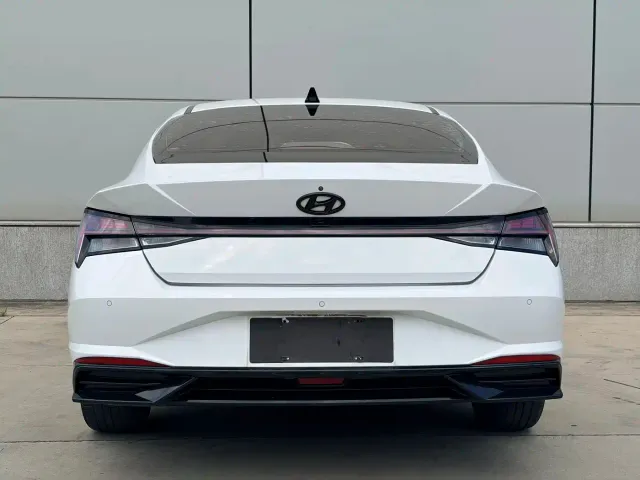 Hyundai Elantra — Фото автомобиля 3