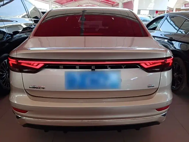 Geely Emgrand — Фото автомобиля 5