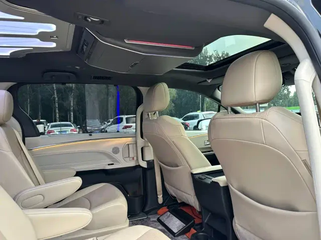 Toyota Sienna — Фото автомобиля 20