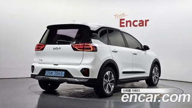 Kia Niro — Фото автомобиля 2
