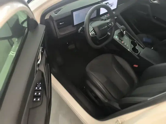 Roewe D5X DMH — Фото автомобиля 15