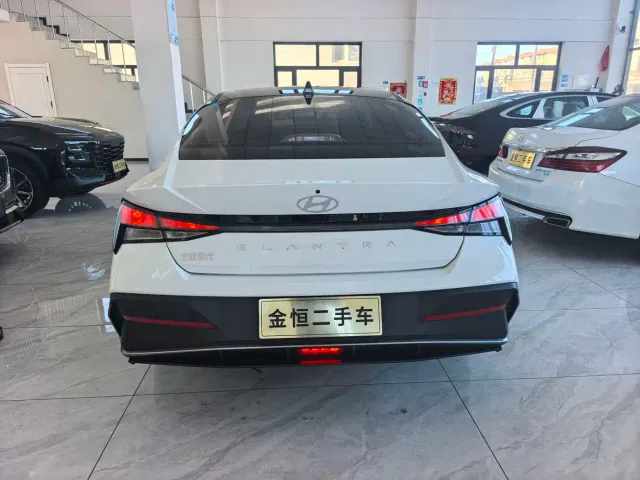 Hyundai Elantra — Фото автомобиля 10