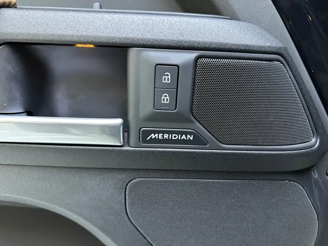 Land Rover Defender — Фото автомобиля 5