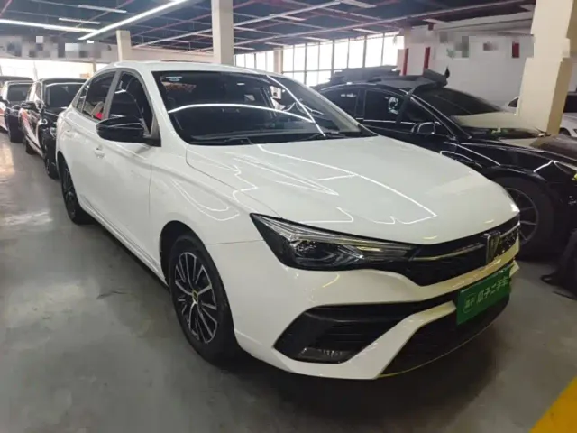 Roewe i5 — Фото автомобиля 3