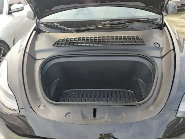 Tesla Model Y — Фото автомобиля 19