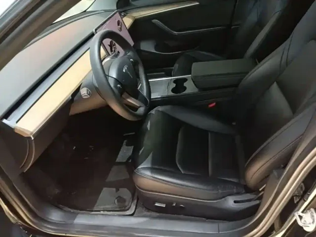 Tesla Model 3 — Фото автомобиля 14