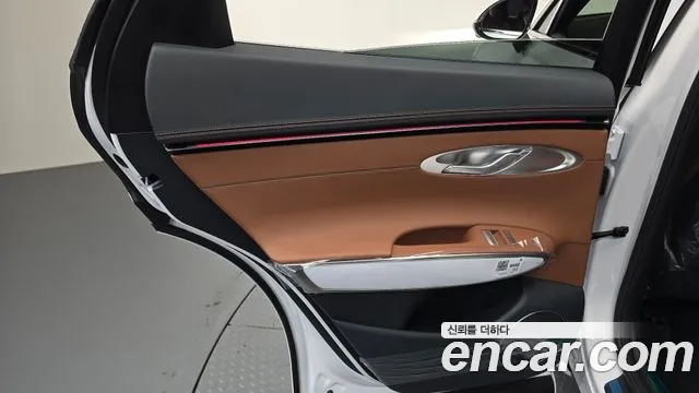 Genesis GV70 — Фото автомобиля 14