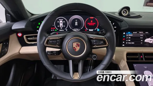Porsche Taycan — Фото автомобиля 18