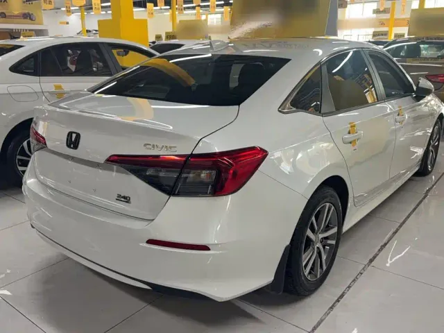 Honda Civic — Фото автомобиля 4